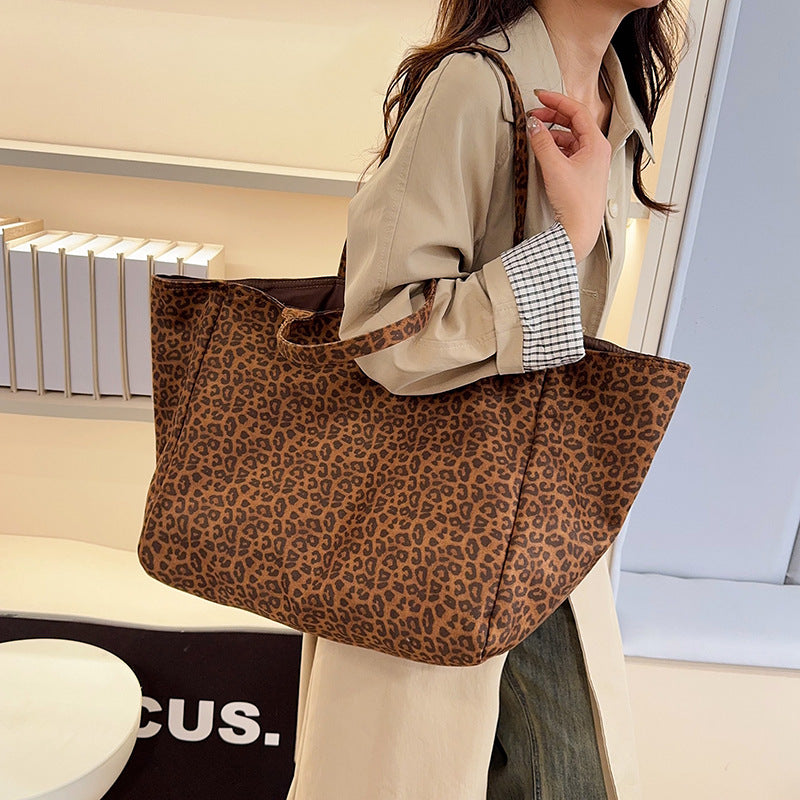 Elegant and Practical Tote Bag Bowlift