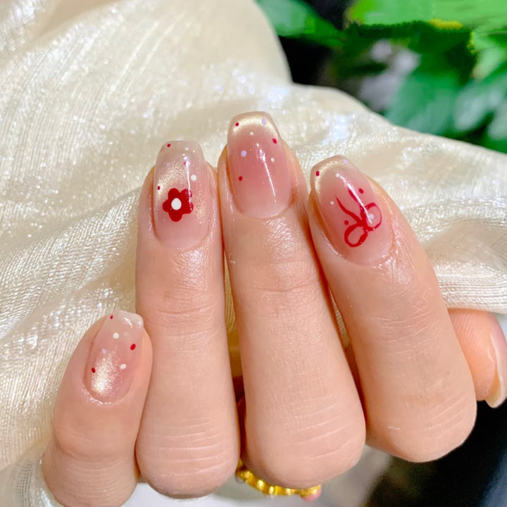 Artificial nails with sparkling accents and delicate patterns Bowlift