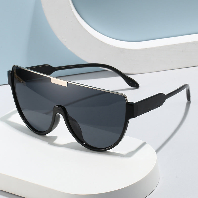 Women Fashion Sports Sunglasses in Futuristic Design Bowlift