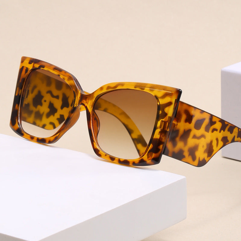 Women fashionable oversized sunglasses with geometric frame Bowlift
