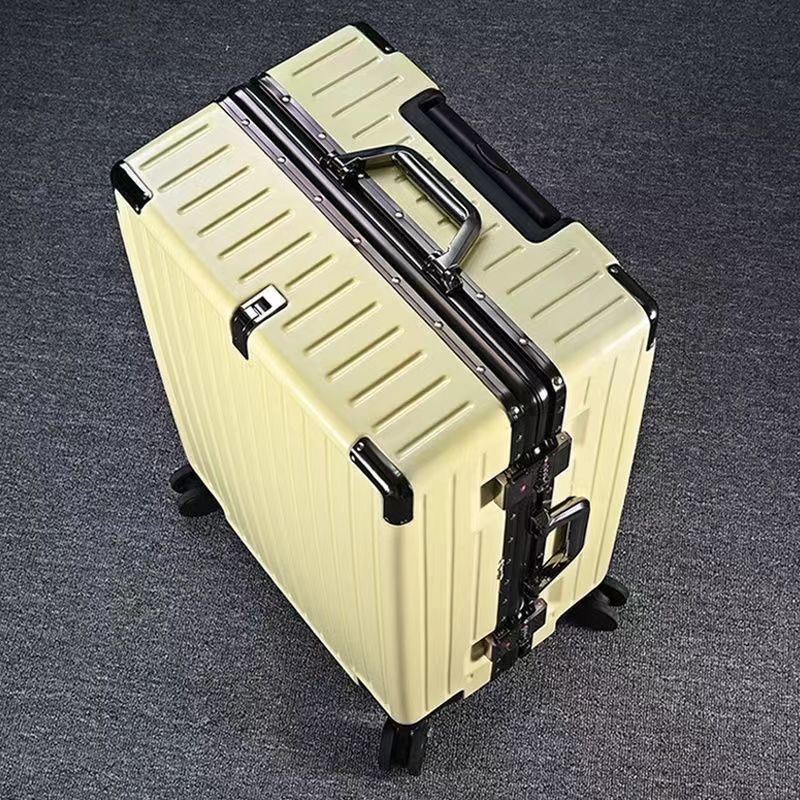 Rugged Expedition Suitcase Bowlift