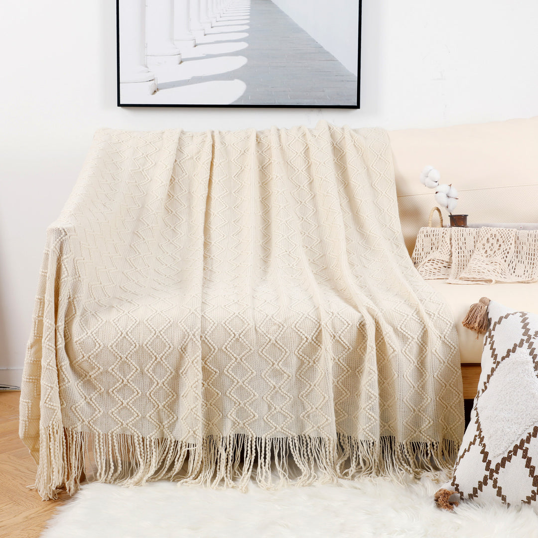 Ladies elegant and cozy knitted blanket with fringes Bowlift
