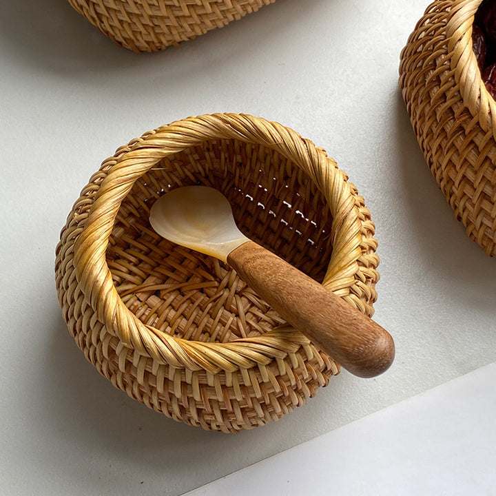 Ladies basket made of woven rattan Bowlift