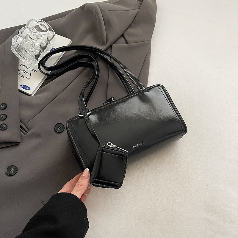 Elegant Structured Handbag Bowlift