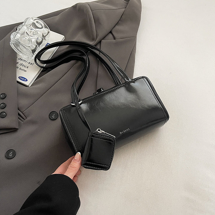 Elegant Structured Handbag Bowlift