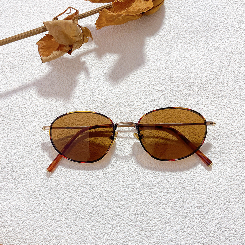 Fashionable Glasses in Elegant Design Bowlift