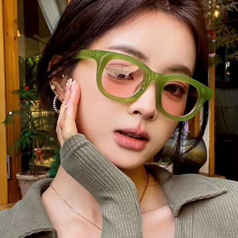 Women's trendy oversized sunglasses with distinctive design Bowlift