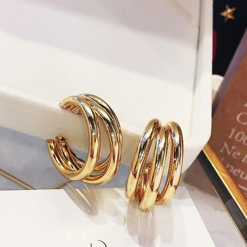 Fashionable Hoop Earrings Made of High-Quality, Polished Metal Bowlift
