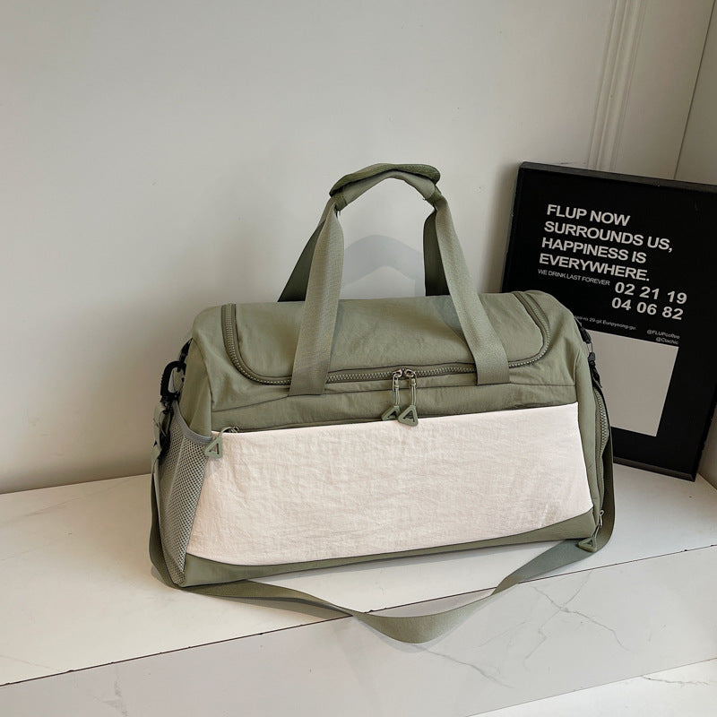 Sporty travel bag with sturdy carrying handles Bowlift