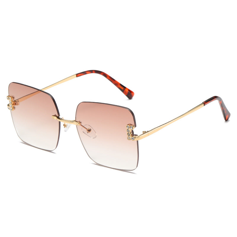 Women's fashionable square sunglasses with delicate design details Bowlift