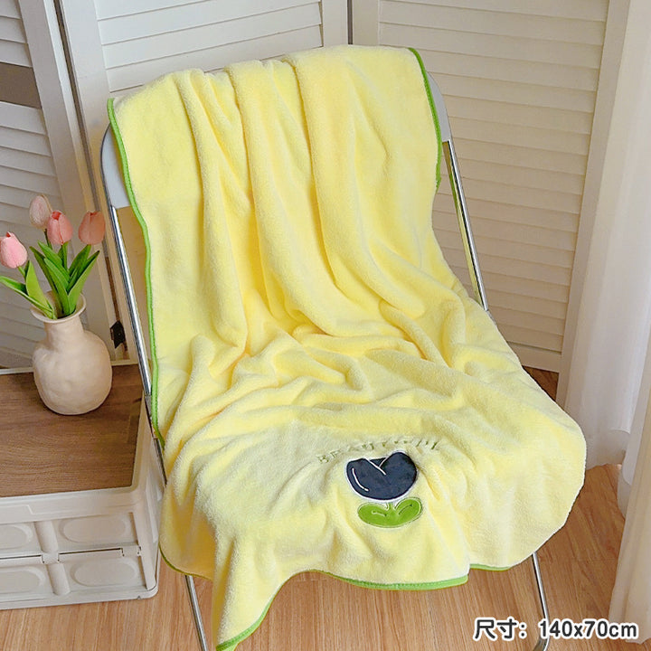 Cuddly blanket with cheerful plant motif Bowlift