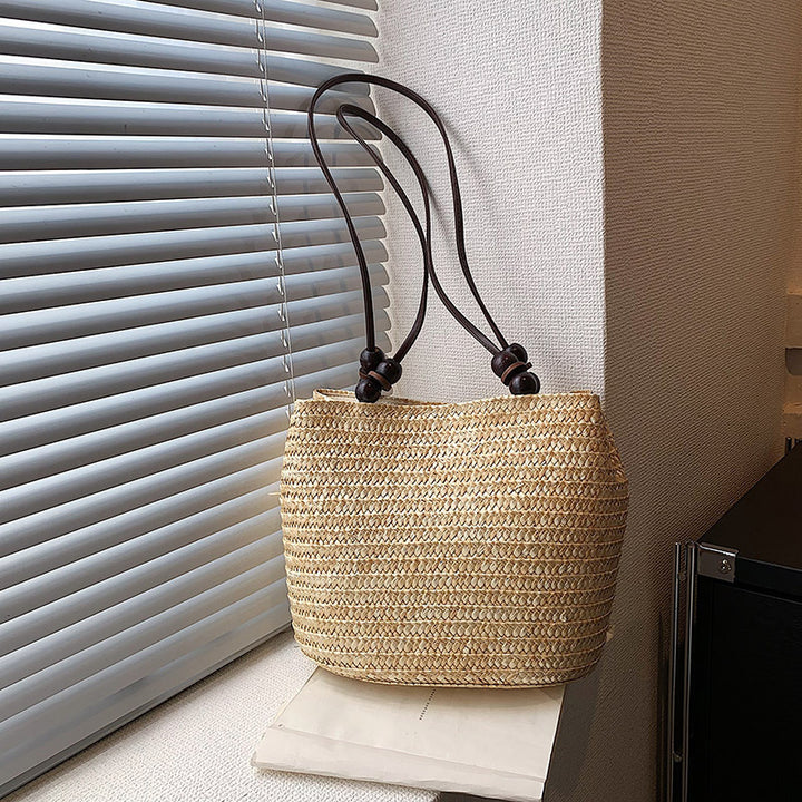 Handcrafted natural material bag Bowlift