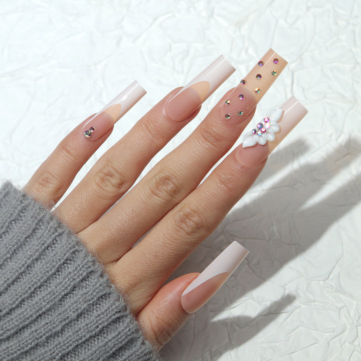 Decorative Press-On Nail Set with Floral Accents Bowlift