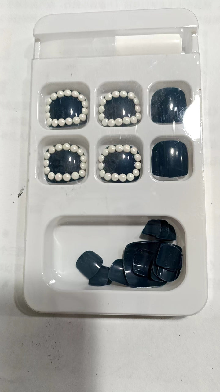 Decorative Press-On Nail Set with Pearl Accents Bowlift