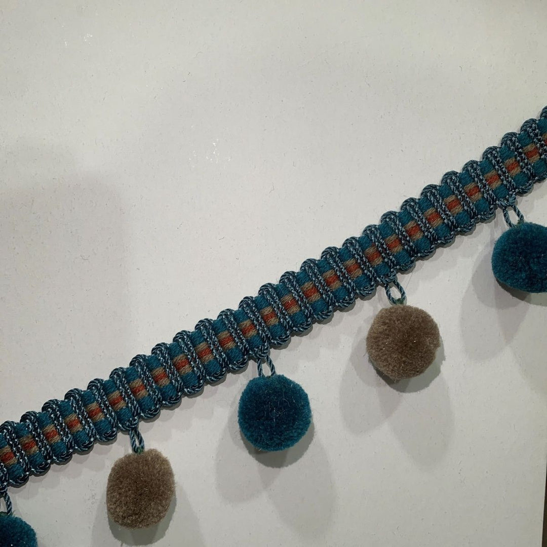 Decorative Pompon Belt Bowlift