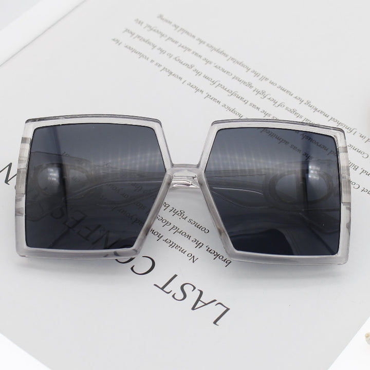 Women's square sunglasses with luxurious frame Bowlift