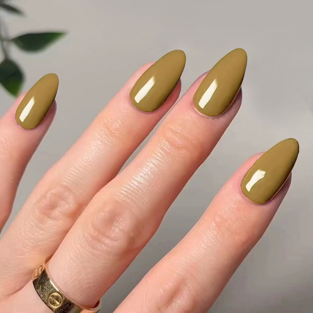 Artistic stiletto nails with elegant high-gloss finish Bowlift