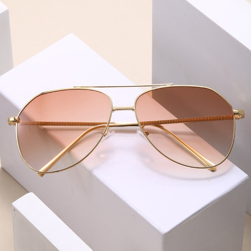 Ladies trendy aviator sunglasses with subtle gradient Bowlift