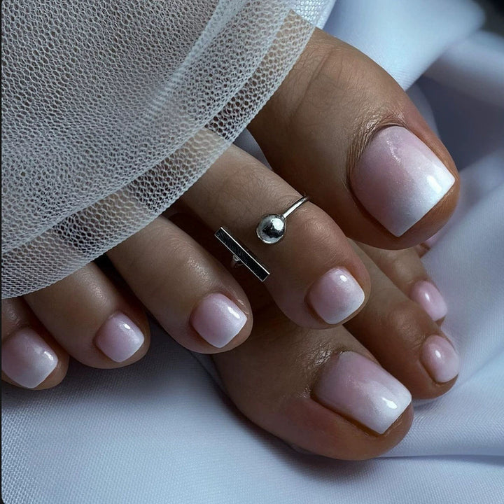 Nail set with shimmering holographic design Bowlift