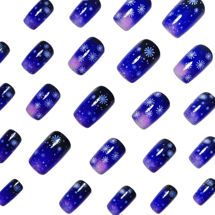 Artificial nails with shimmering winter design Bowlift