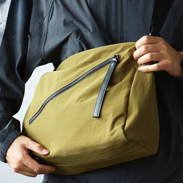 Fashionable Shoulder Bag with Innovative Compartment System Bowlift