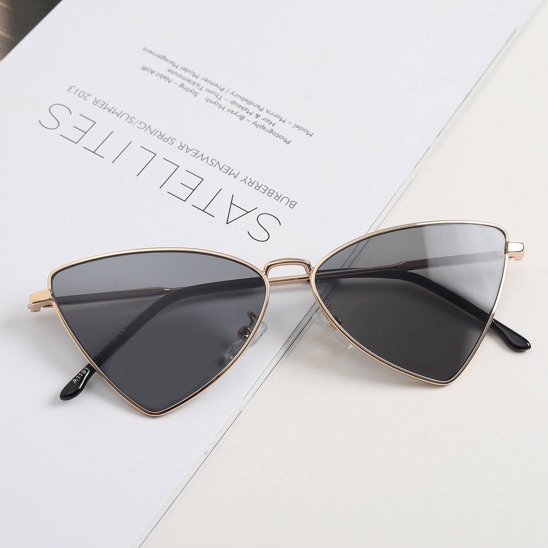 Women trendy Cat-Eye sunglasses with golden accents Bowlift