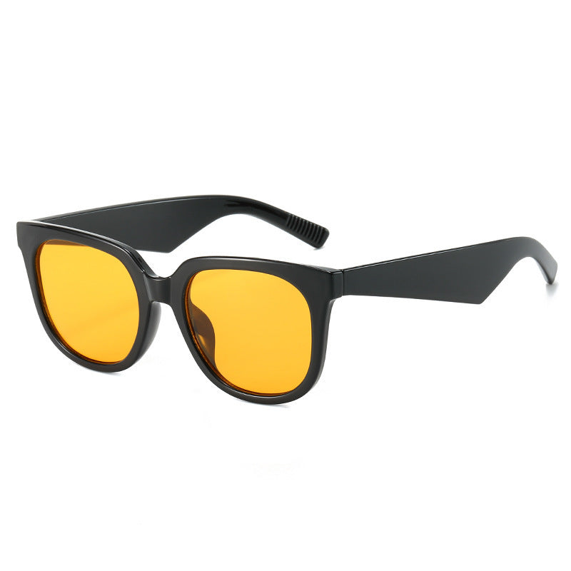 Women stylish sunglasses in modern, geometric design Bowlift