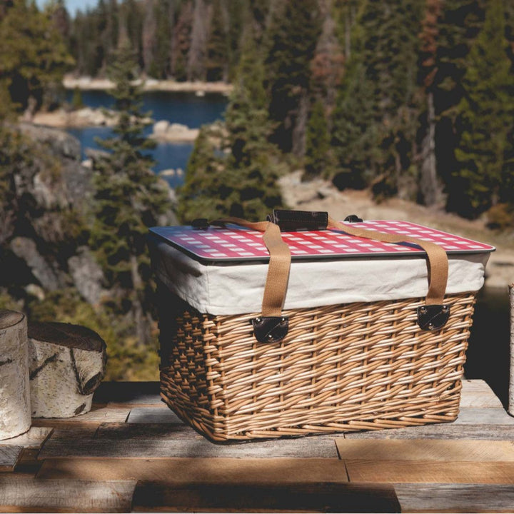 Women's picnic basket with padded lid and sturdy carrying handles Bowlift