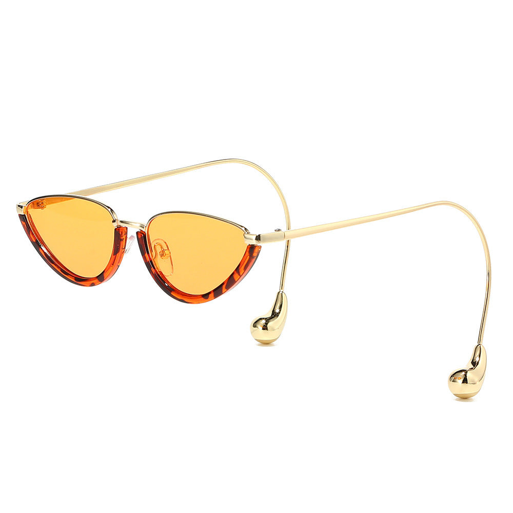 Ultra-Modern Spectacular Cat-Eye Sunglasses Bowlift