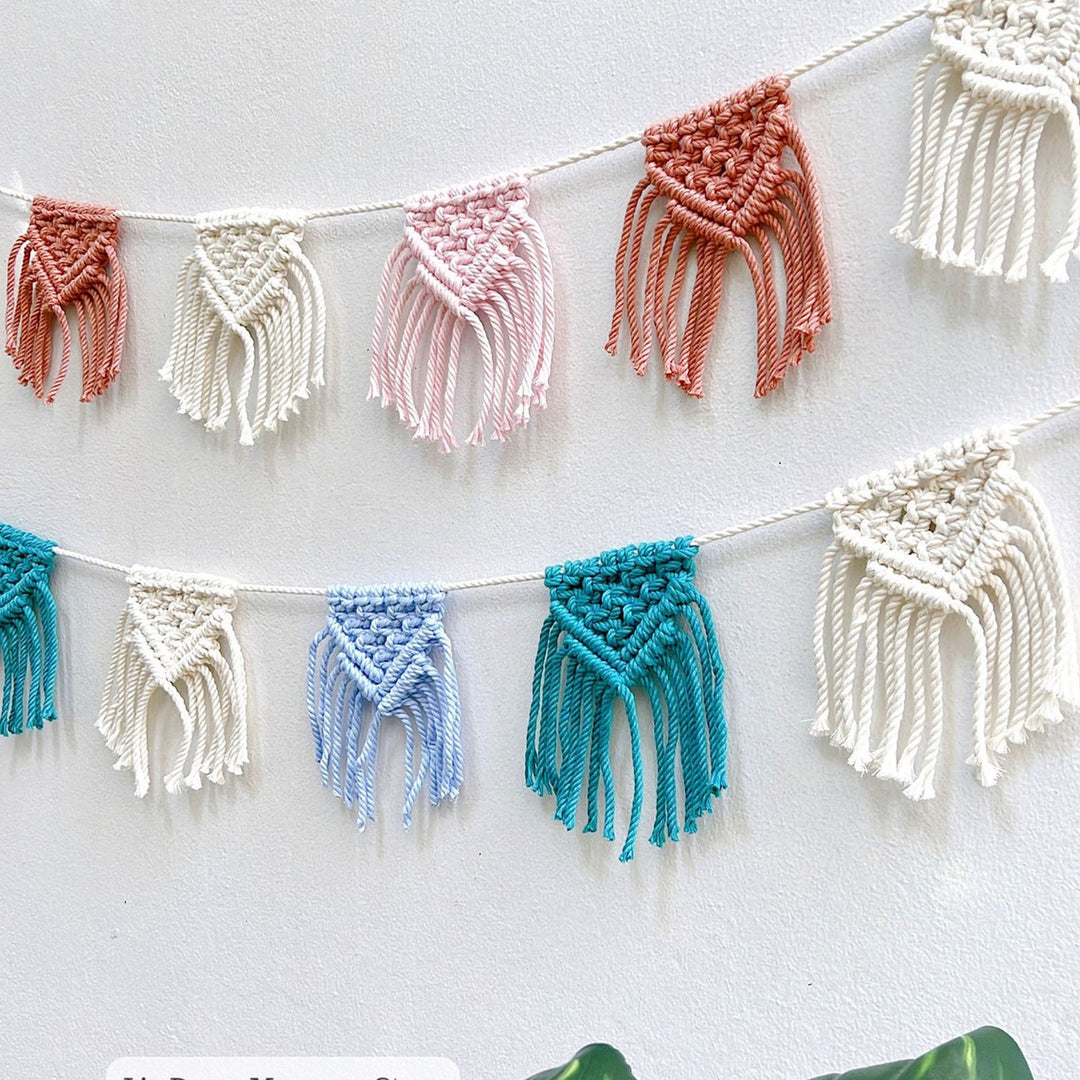 Macrame Wall Decoration with Intricate Fringe Bowlift