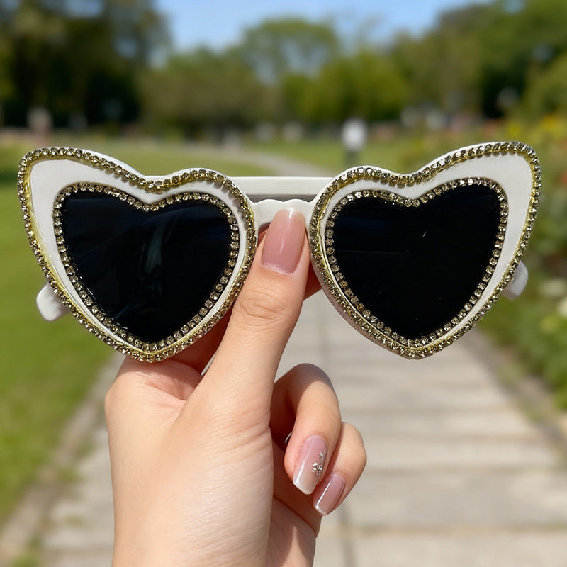 Glamorous Heart-Frame Sunglasses Bowlift