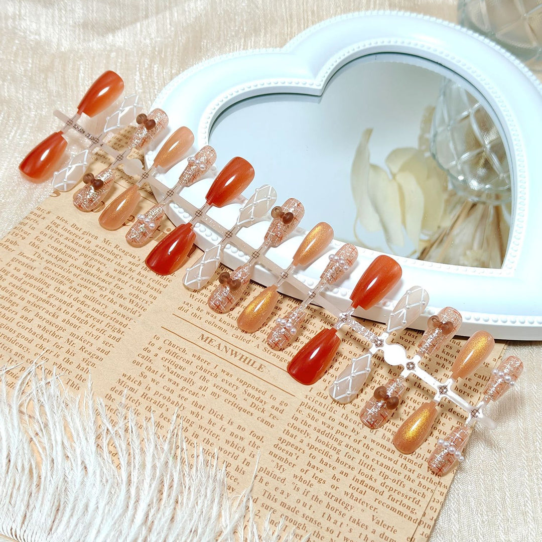 Artificial nails with elegant pearl decorations Bowlift