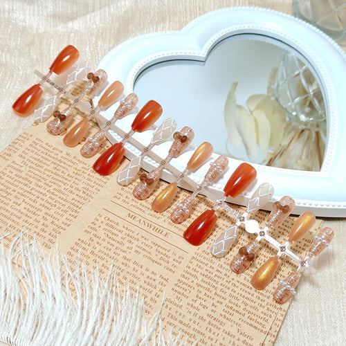 Artificial nails with elegant pearl decorations Bowlift