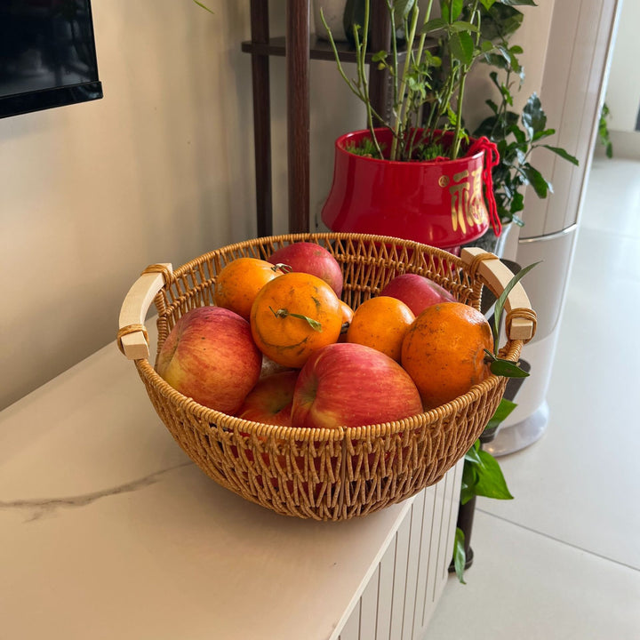 Women Fresh-keeping basket with decorative wooden handles Bowlift