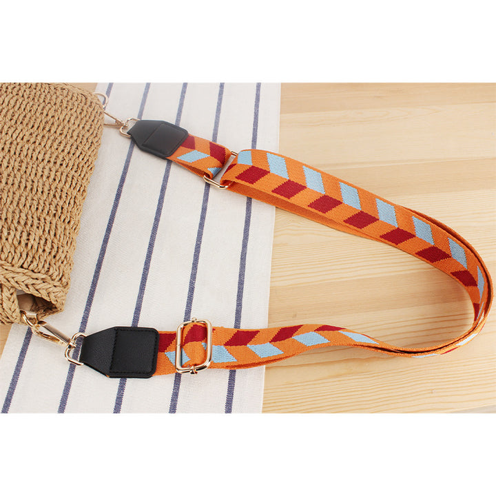 Shoulder bag made of hand-knotted natural material with decorative macramé elements Bowlift