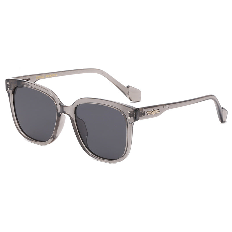 Fashionable Oversized Sunglasses in Contemporary Design Bowlift