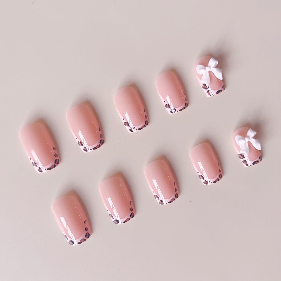 Artificial nails with leopard pattern and bows Bowlift