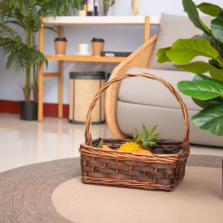 Braided basket with practical carrying handle