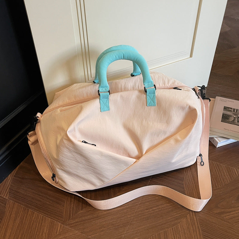 Stylish travel bag with ergonomic design Bowlift
