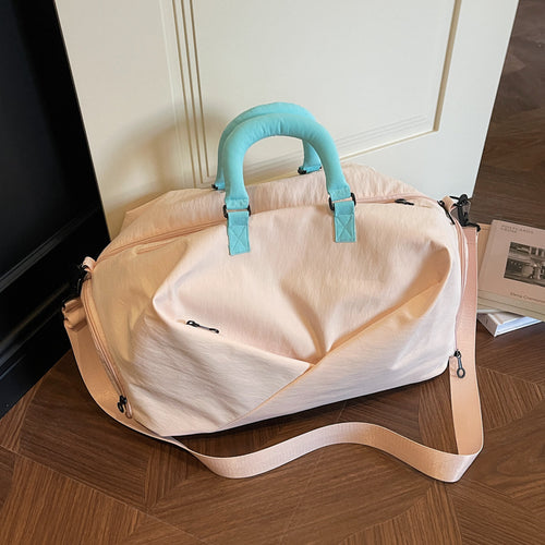 Stylish travel bag with ergonomic design Bowlift