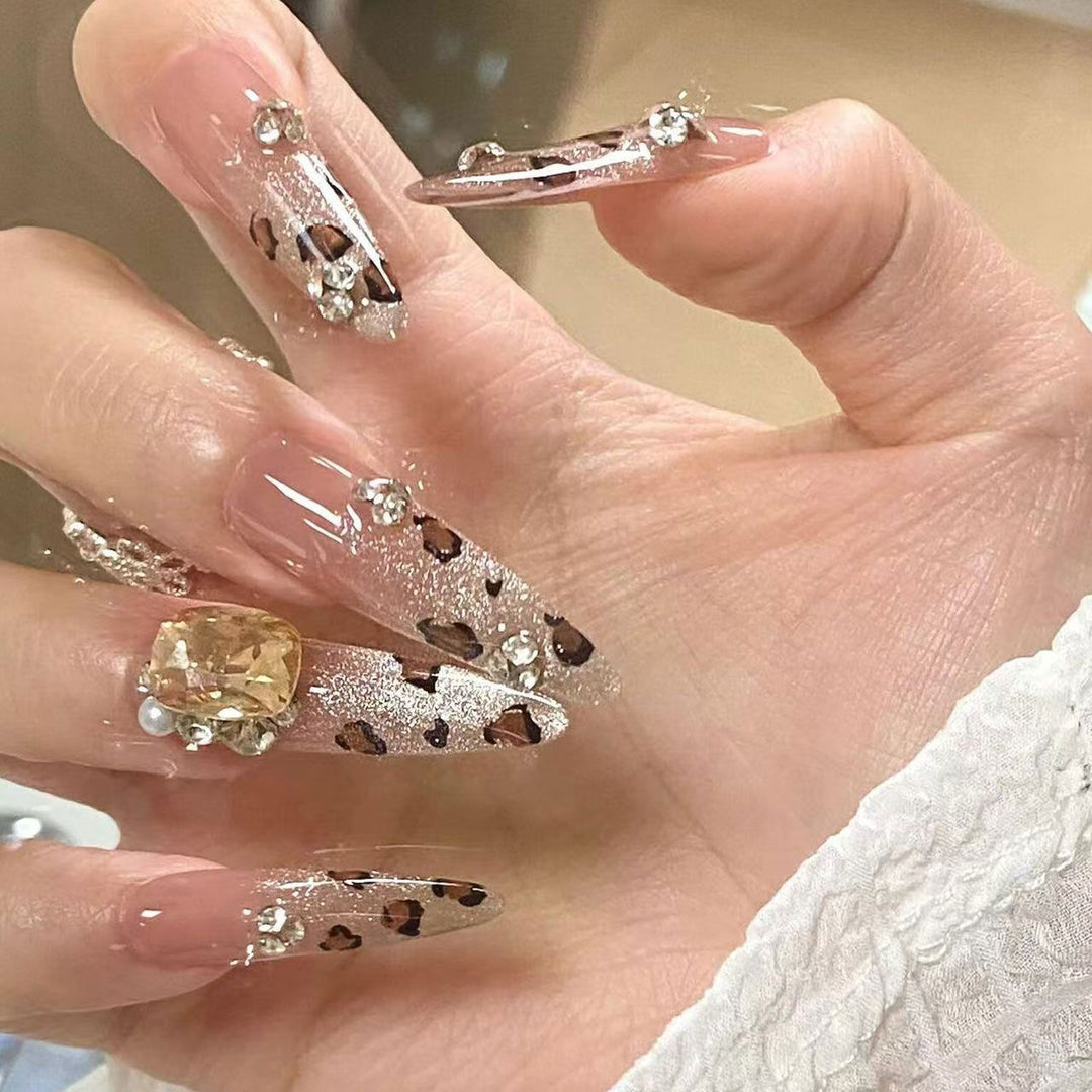 Artificial Nails in Stylish Ombre Design Bowlift