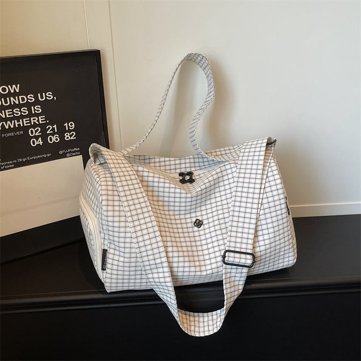 Women’s sporty and stylish travel bag Bowlift