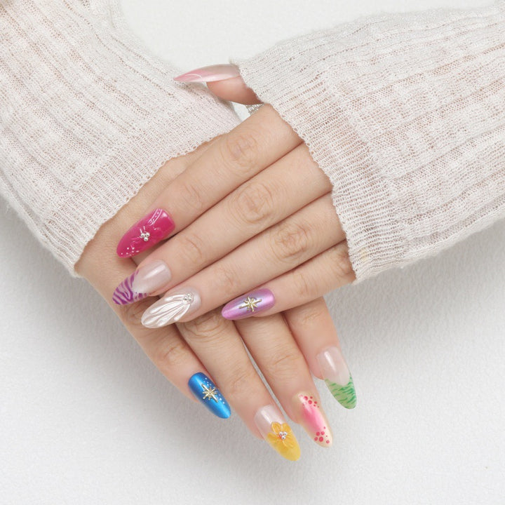 Nail Art Set with Floral and Glittering Accents Bowlift