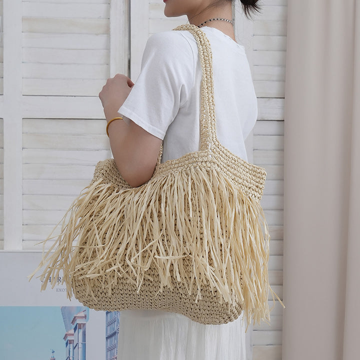 Trendy raffia bag with fringed details Bowlift