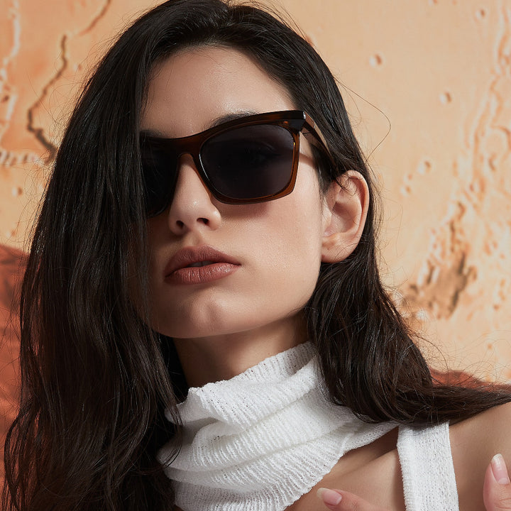 Women's fashionable sunglasses in trendy frame Bowlift