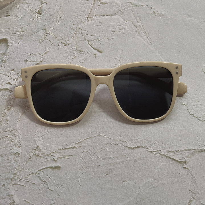 Fashionable Oversized Sunglasses in Contemporary Design Bowlift