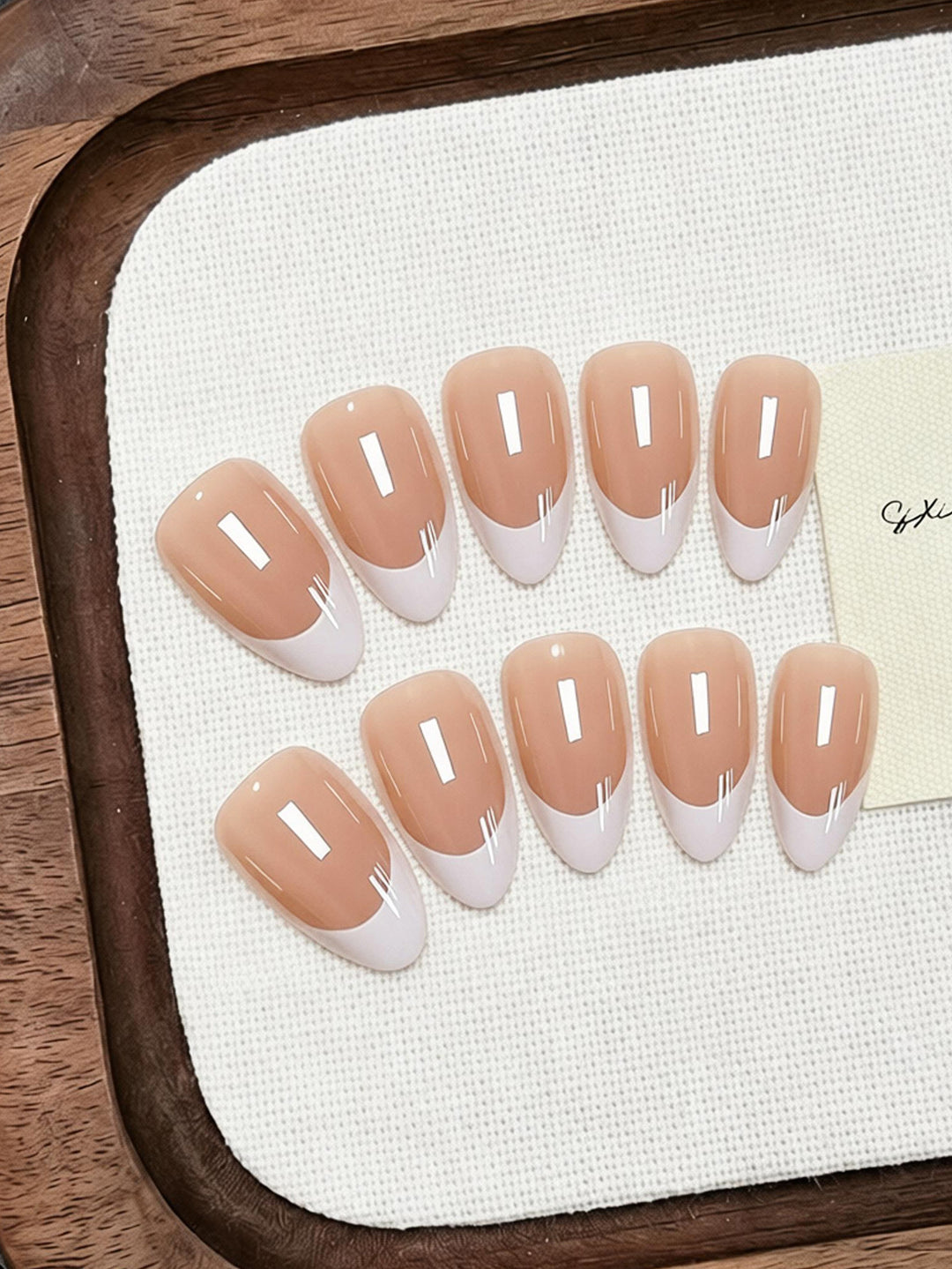 Elegant Artificial Nails with French Design Bowlift