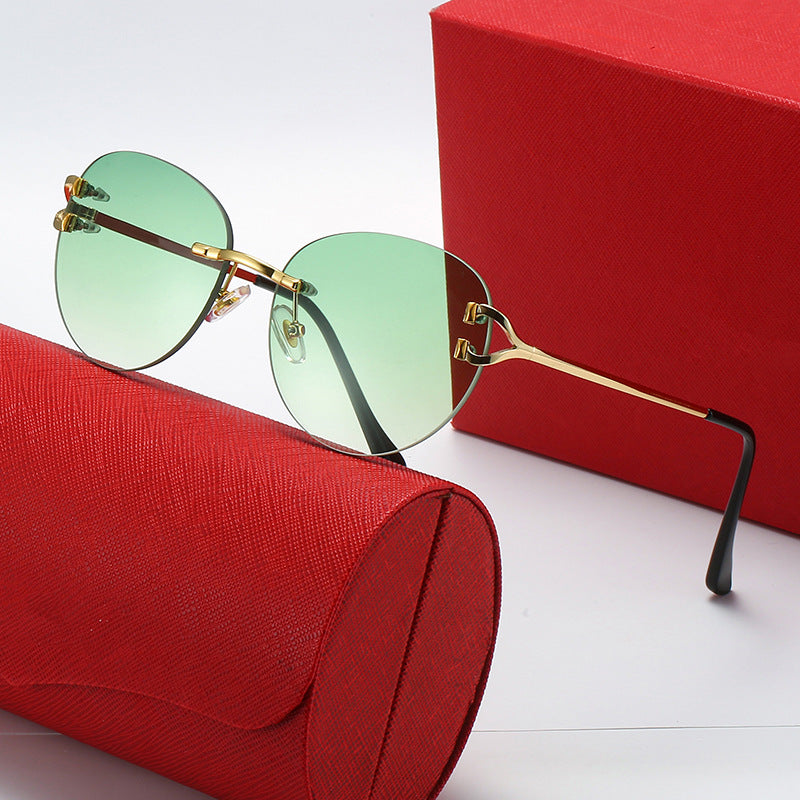 Ladies elegant Cat-Eye sunglasses with gold accents and UV protection Bowlift