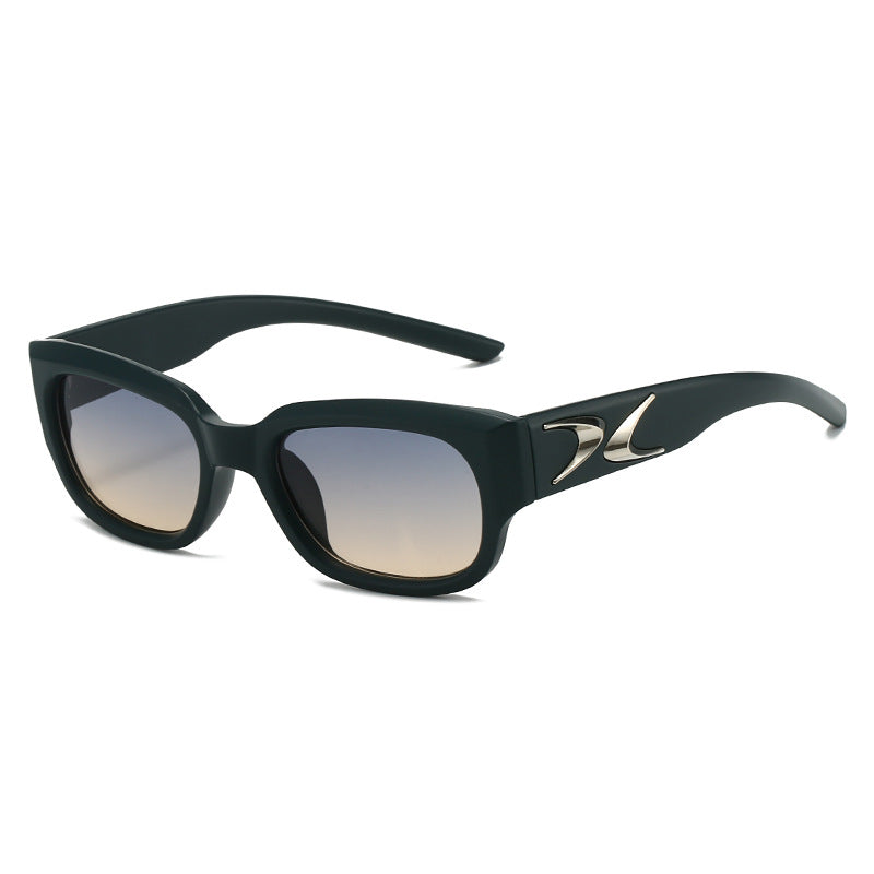 Ladies stylish and fashionable sunglasses in elegant oversized design Bowlift