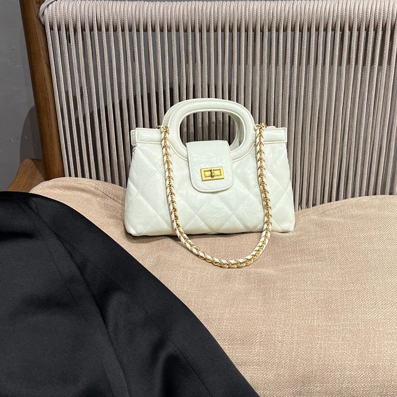 Quilted Elegant Handbag Bowlift